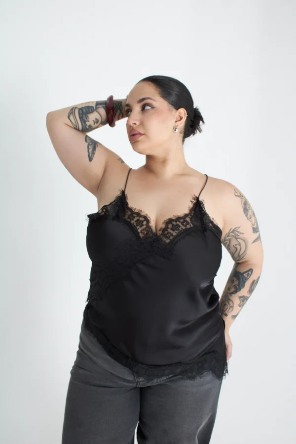 398-869bec4ae3b602819b17730645946877-1024-1024 Blusa satén puntilla