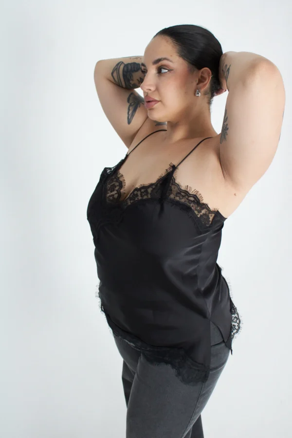 401-0456e629b6ab13b43317730646001931-1024-1024 Blusa satén puntilla