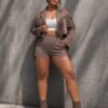 Short gamuza flecos