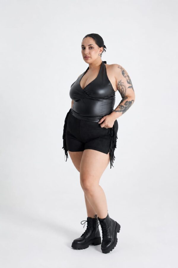 Short gamuza flecos