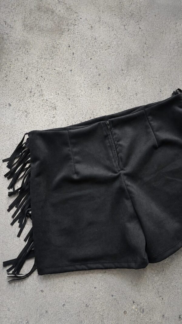 Short gamuza flecos