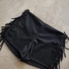 Short gamuza flecos