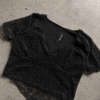Blusa encaje en pico